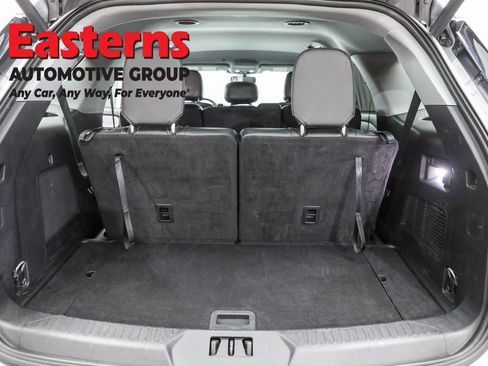 Used 2023 Ford Explorer Limited image 9