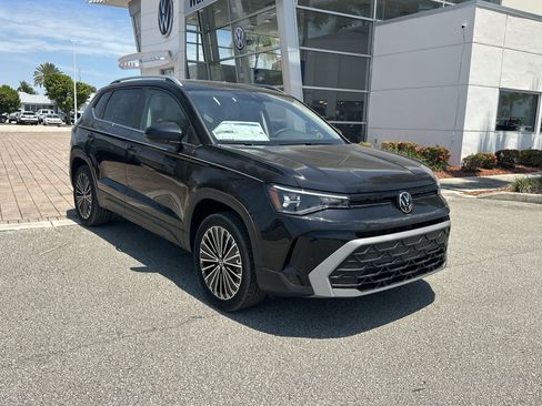 New 2026 Volkswagen Taos SE FWD image 5