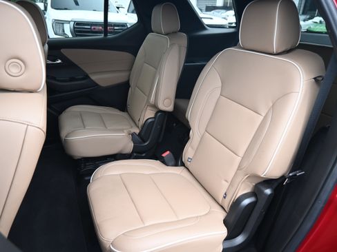 Used 2023 Chevrolet Traverse Premier FWD image 31