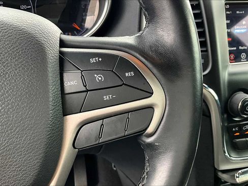 Used 2019 Jeep Grand Cherokee Laredo w/ Security & Convenience Group image 22