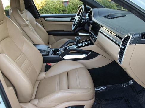Used 2019 Porsche Cayenne Turbo AWD/4WD image 21