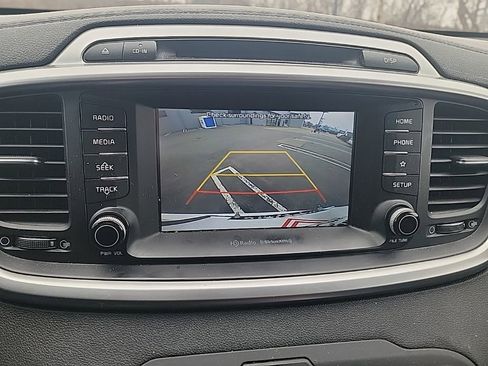 Used 2019 Kia Sorento LX w/ LX Convenience Package image 11