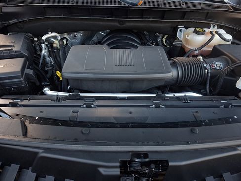 Used 2023 Chevrolet Tahoe Z71 w/ Luxury Package image 28