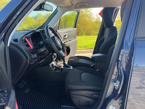 Used 2023 Jeep Renegade Trailhawk image 15