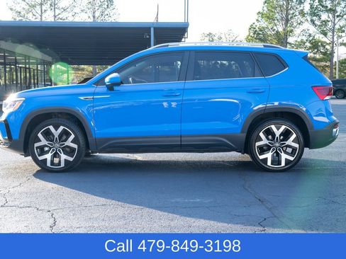 Used 2022 Volkswagen Taos SEL image 3