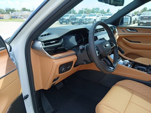 New 2027 Jeep Grand Cherokee Summit w/ Adv Protech Group IV AWD/4WD image 12