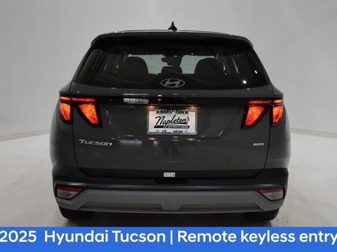 Used 2025 Hyundai Tucson SE AWD/4WD image 5
