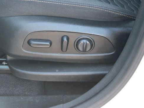 Used 2021 Chevrolet Equinox LT image 19