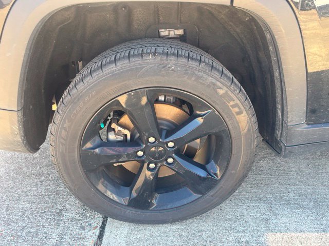 Used 2023 Jeep Grand Cherokee L Laredo AWD/4WD image 3