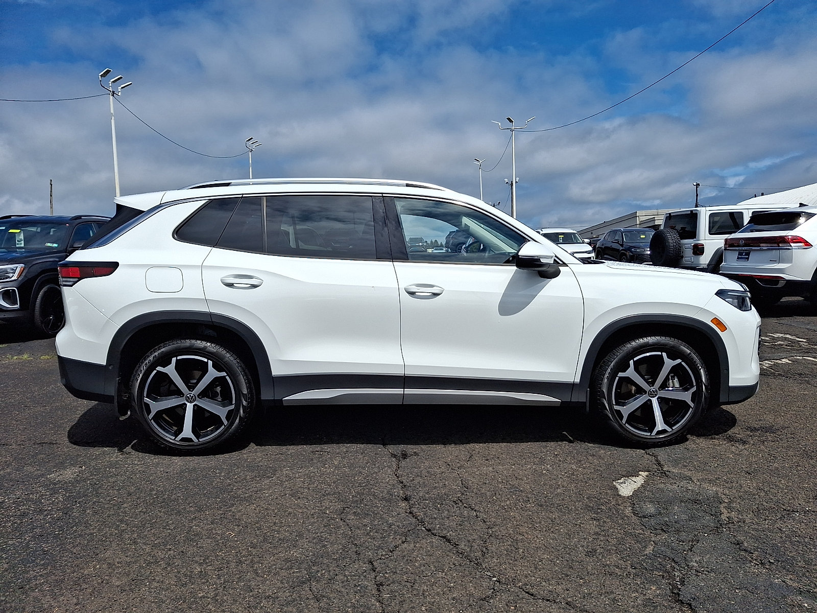 Certified 2026 Volkswagen Tiguan SE AWD/4WD image 8