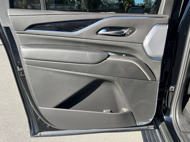 Used 2024 Cadillac Escalade ESV V w/ Heavy-Duty Trailer Package AWD/4WD image 25