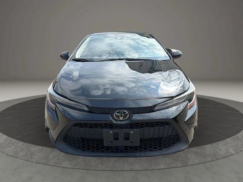 Used 2020 Toyota Corolla LE FWD image 2