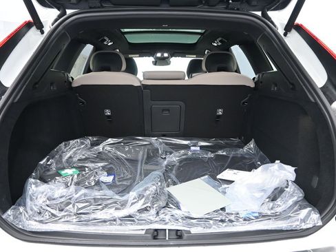 New 2026 Volvo XC60 B5 Plus w/ Protection Package Premier AWD/4WD image 25