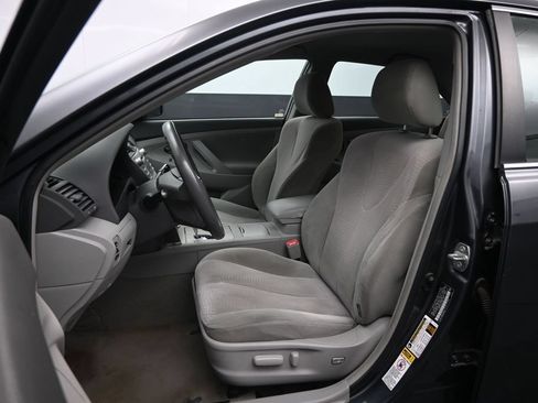 Used 2010 Toyota Camry LE FWD image 15