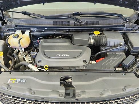 Used 2017 Chrysler Pacifica Touring-L FWD image 40