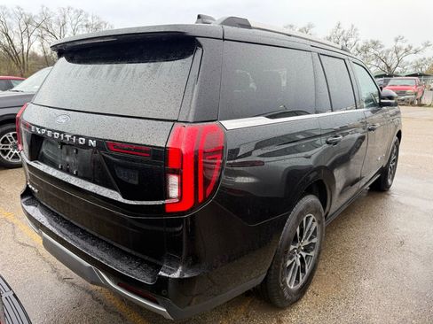 Used 2025 Ford Expedition Platinum AWD/4WD image 2