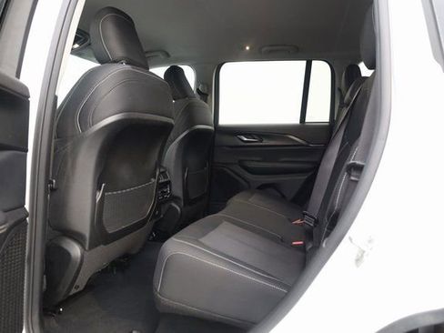 Used 2023 Jeep Grand Cherokee Laredo image 24