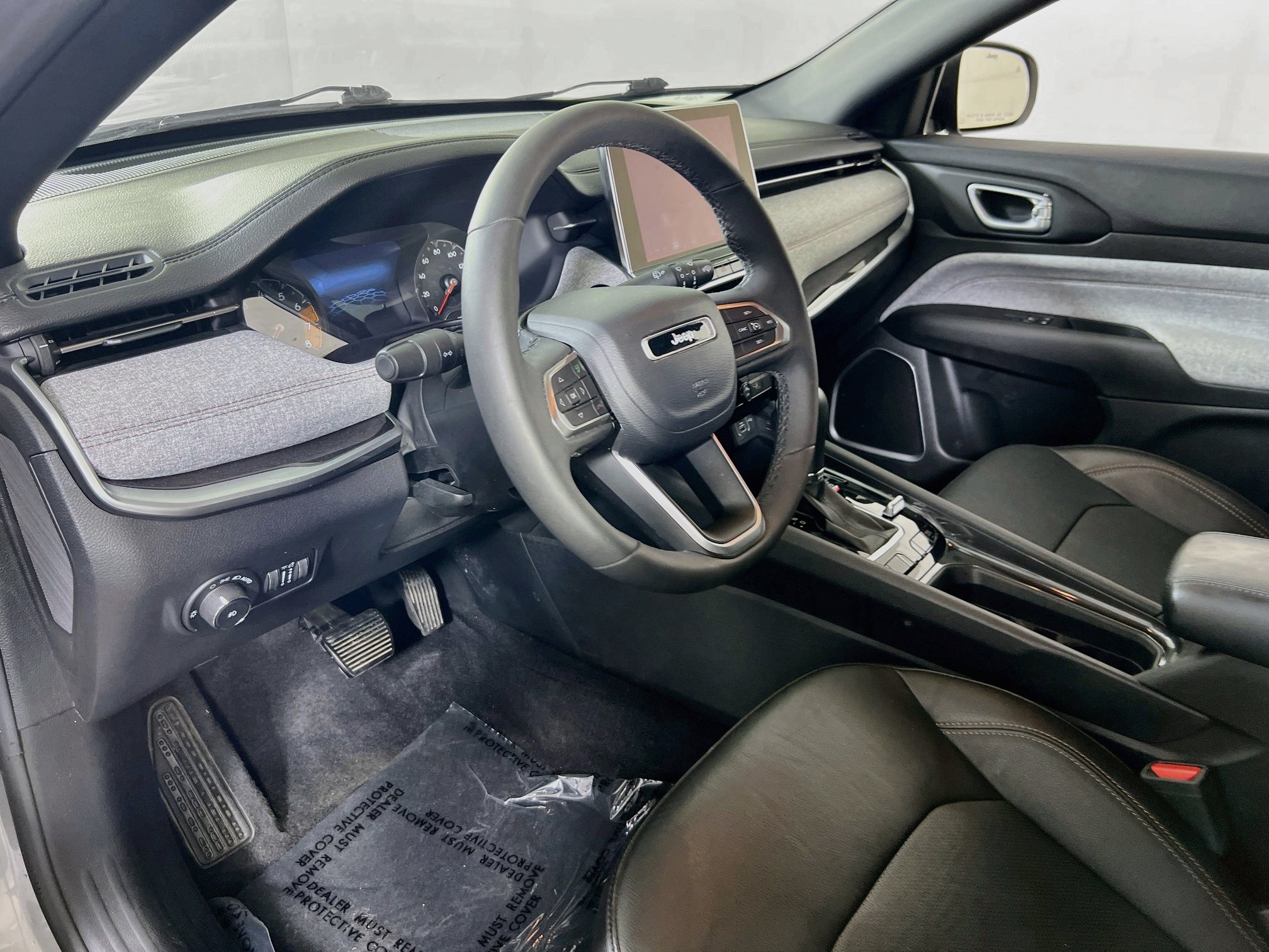 Used 2023 Jeep Compass Latitude AWD/4WD image 9