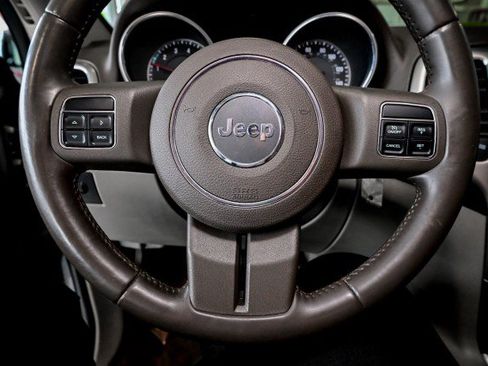 Used 2012 Jeep Grand Cherokee Laredo w/ Laredo E Group AWD/4WD image 34
