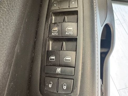 Used 2018 Jeep Grand Cherokee Laredo AWD/4WD image 15