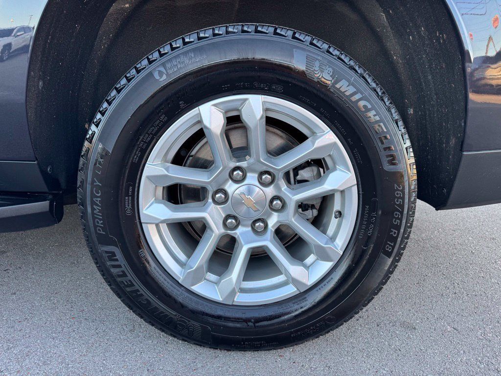 Used 2025 Chevrolet Suburban LT AWD/4WD image 31