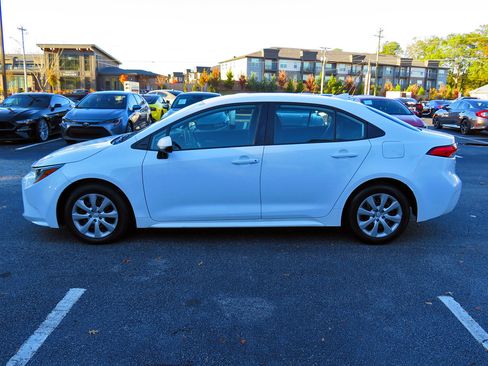 Used 2020 Toyota Corolla LE image 10
