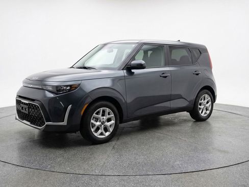 Used 2025 Kia Soul LX w/ LX Technology Package image 3