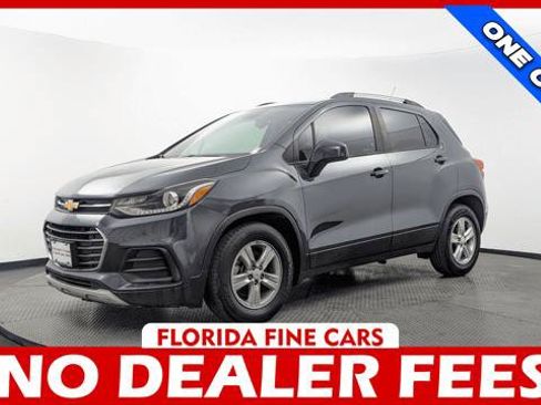 Used 2021 Chevrolet Trax LT w/ Premium Seat Package FWD image 1
