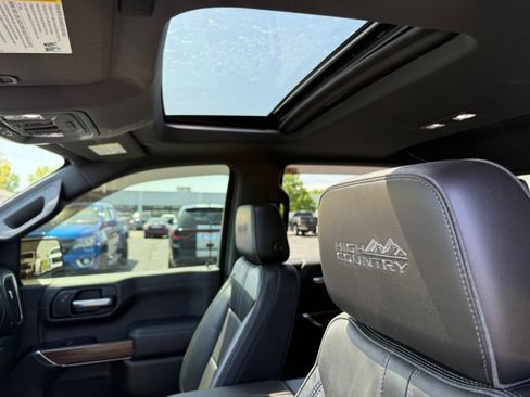 Used 2019 Chevrolet Silverado 1500 High Country w/ Technology Package AWD/4WD image 10
