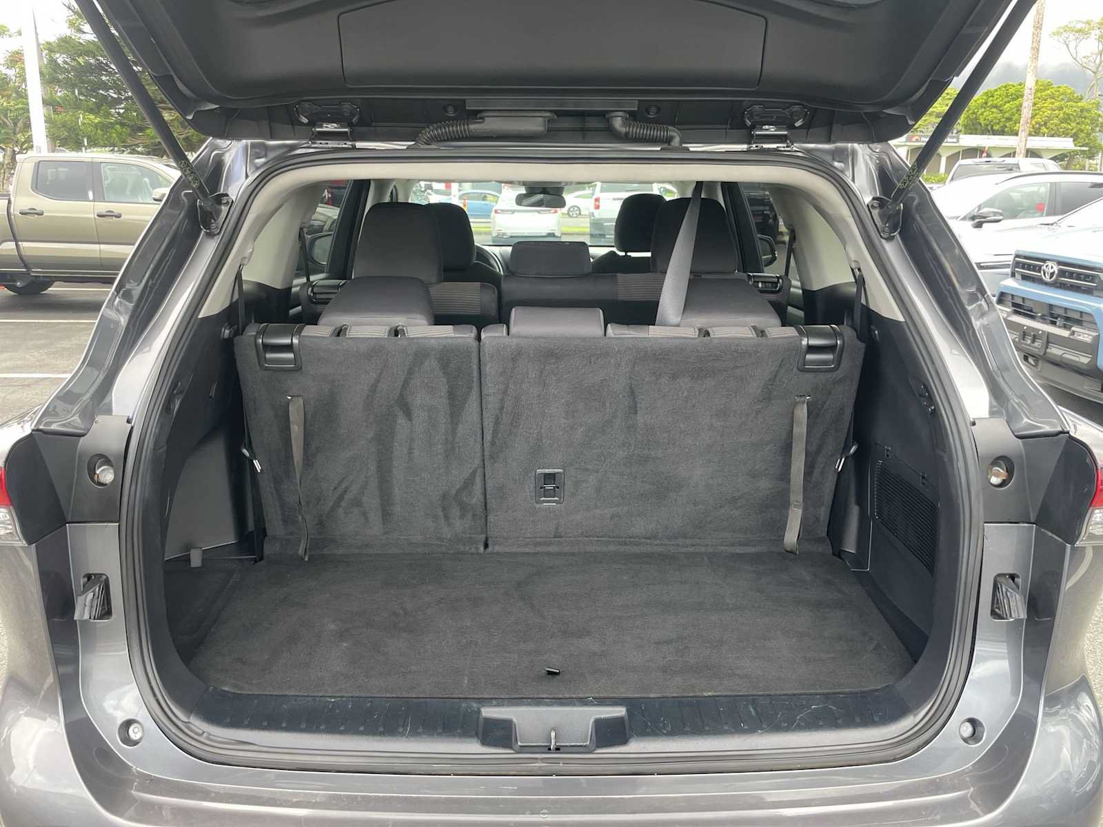 Used 2023 Toyota Highlander L FWD image 24