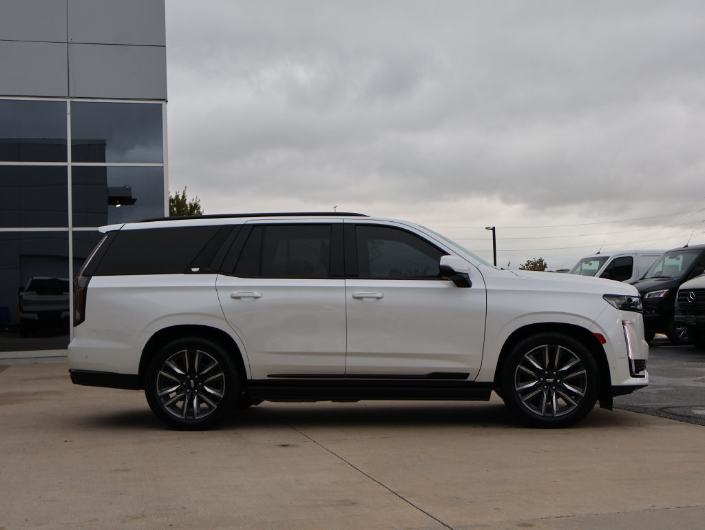 Used 2023 Cadillac Escalade Sport Platinum w/ Heavy-Duty Trailer Package AWD/4WD image 4