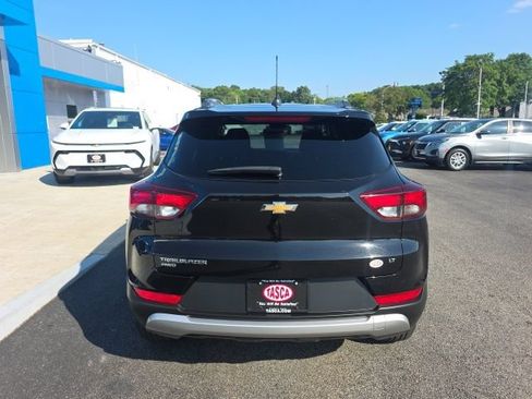 Used 2025 Chevrolet TrailBlazer LT AWD/4WD image 3