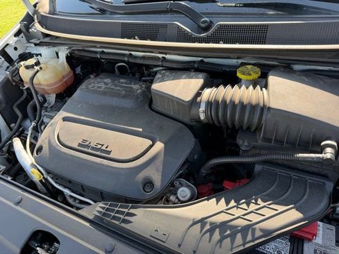 Used 2019 Chrysler Pacifica Touring-L FWD image 26