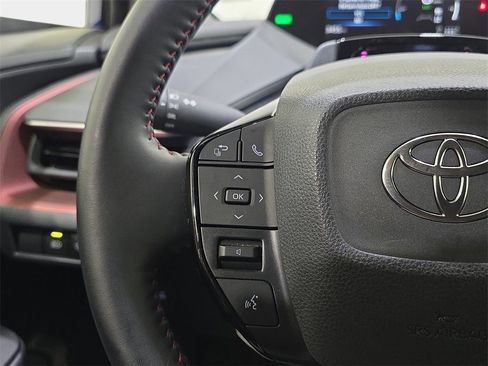 Used 2026 Toyota Prius SE image 18