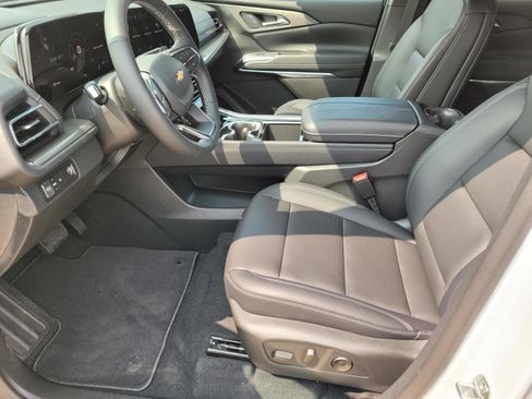 New 2026 Chevrolet Traverse LT w/ Sun and Wheel Package FWD image 17