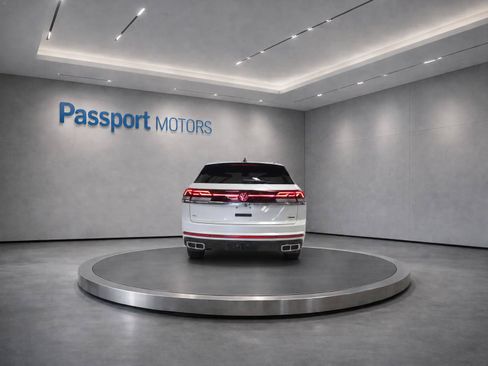 Used 2024 Volkswagen Atlas Cross Sport SEL R-Line AWD/4WD image 4