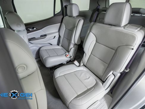 Used 2020 GMC Acadia SLT w/ LPO, Cargo Package AWD/4WD image 37