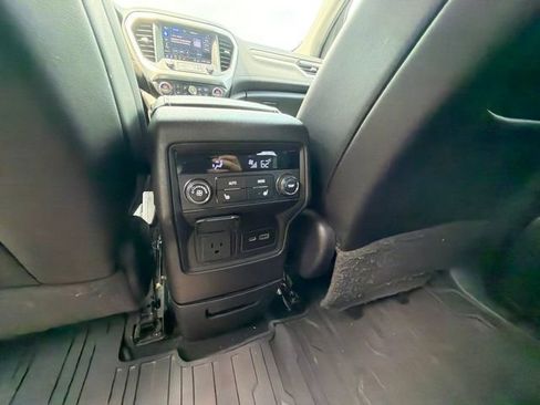 Used 2020 GMC Acadia SLT w/ Premium Package FWD image 19