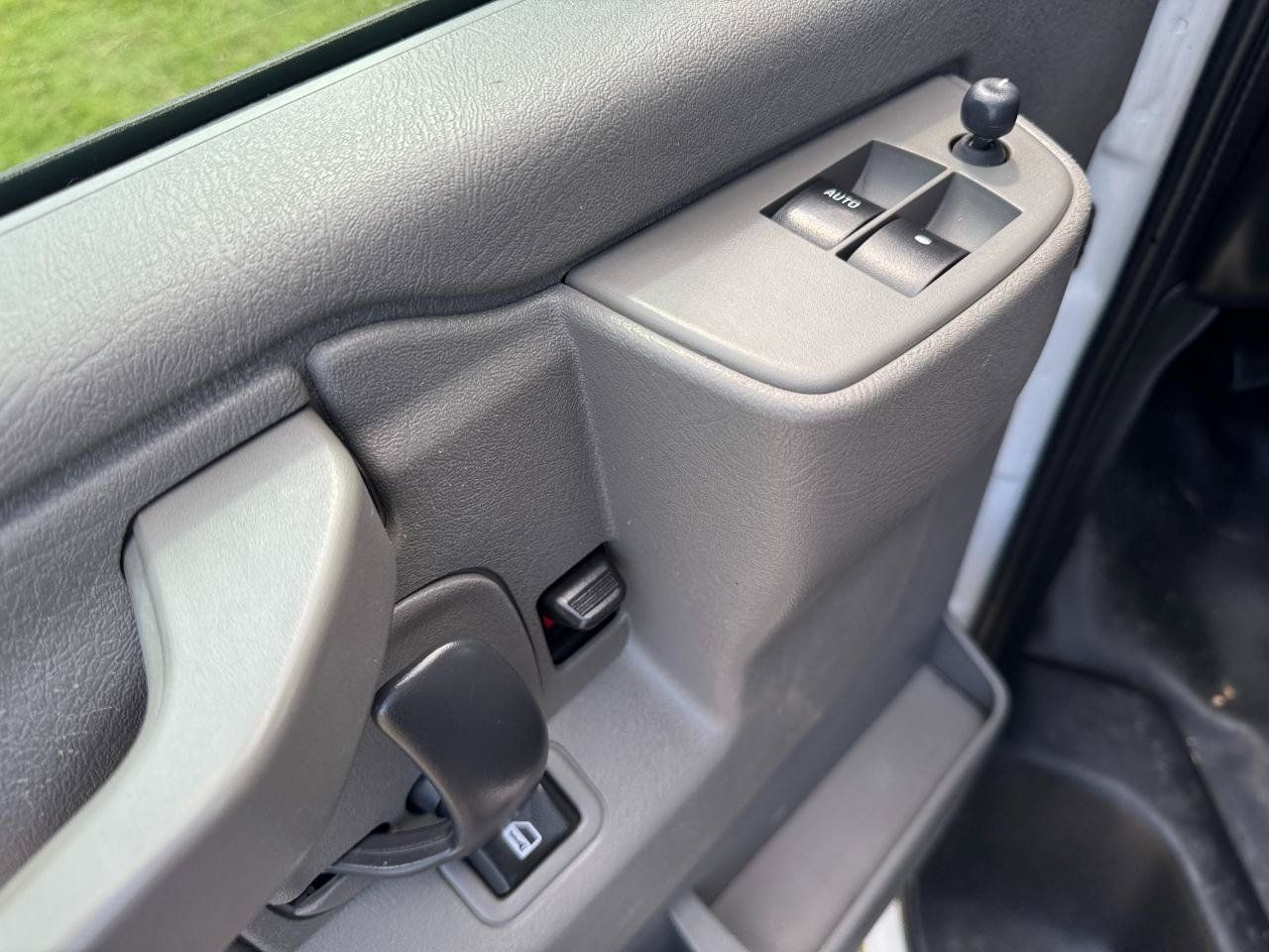Used 2017 Chevrolet Express 2500 RWD image 23