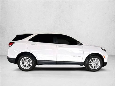 Used 2024 Chevrolet Equinox LS w/ LS Convenience Package FWD image 5