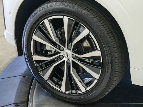Certified 2025 Volvo XC60 B5 Plus AWD/4WD image 10