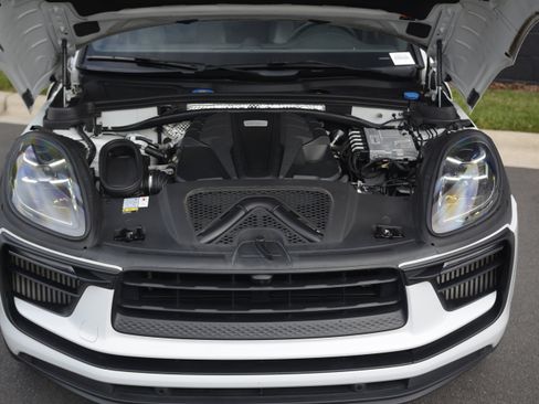 Certified 2022 Porsche Macan S AWD/4WD image 37