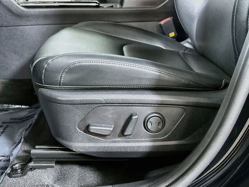 Used 2025 Kia Sportage EX FWD image 19