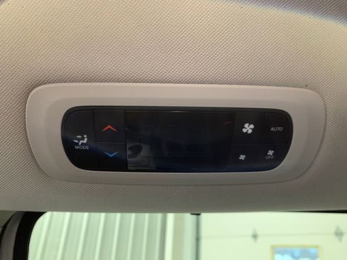 Used 2022 Chrysler Pacifica Touring-L image 20