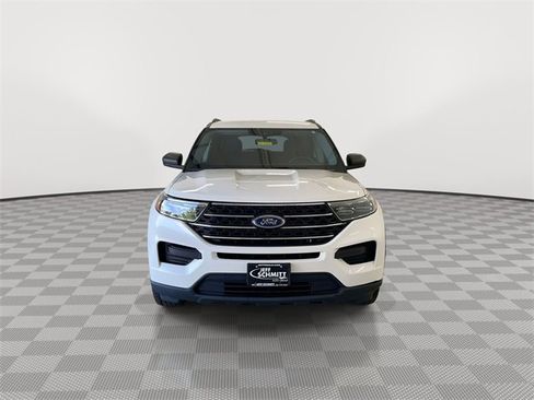 Used 2022 Ford Explorer XLT image 3