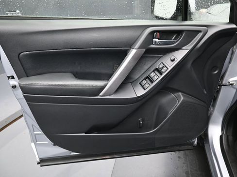 Used 2016 Subaru Forester 2.0XT Premium image 11