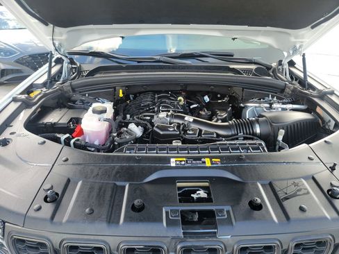 Used 2024 Jeep Grand Cherokee L Laredo image 9