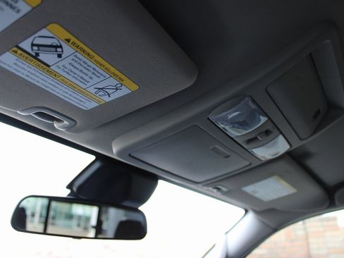 Used 2025 Nissan Frontier SV image 25