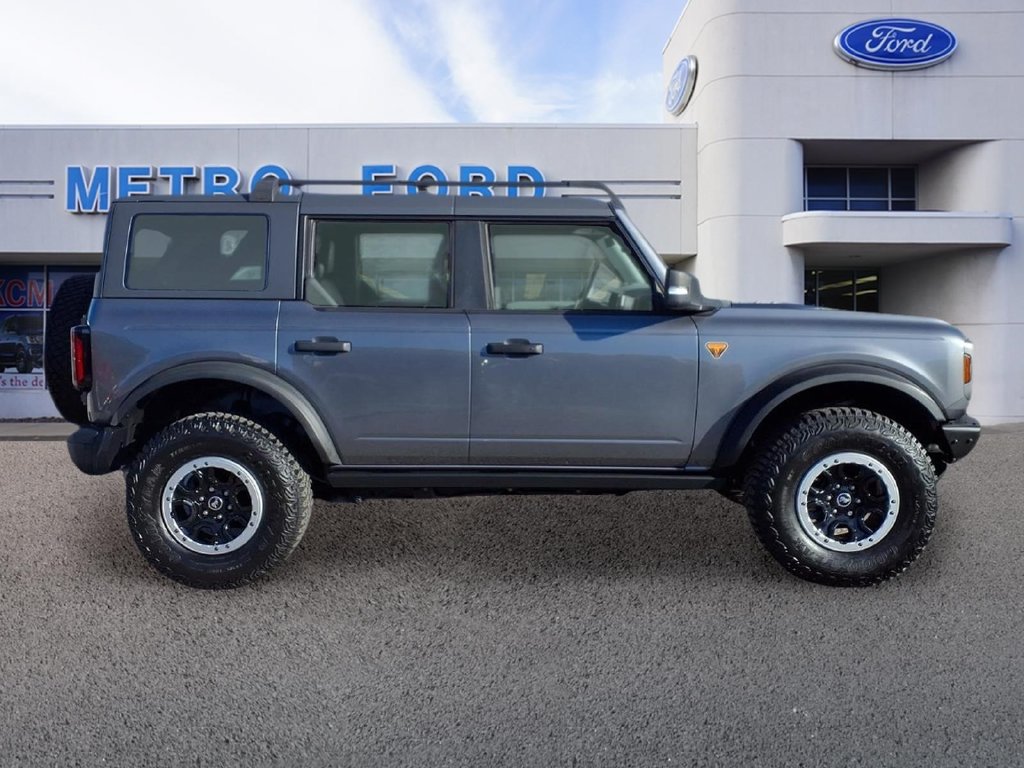 Used 2023 Ford Bronco Badlands w/ Sasquatch Package AWD/4WD image 2