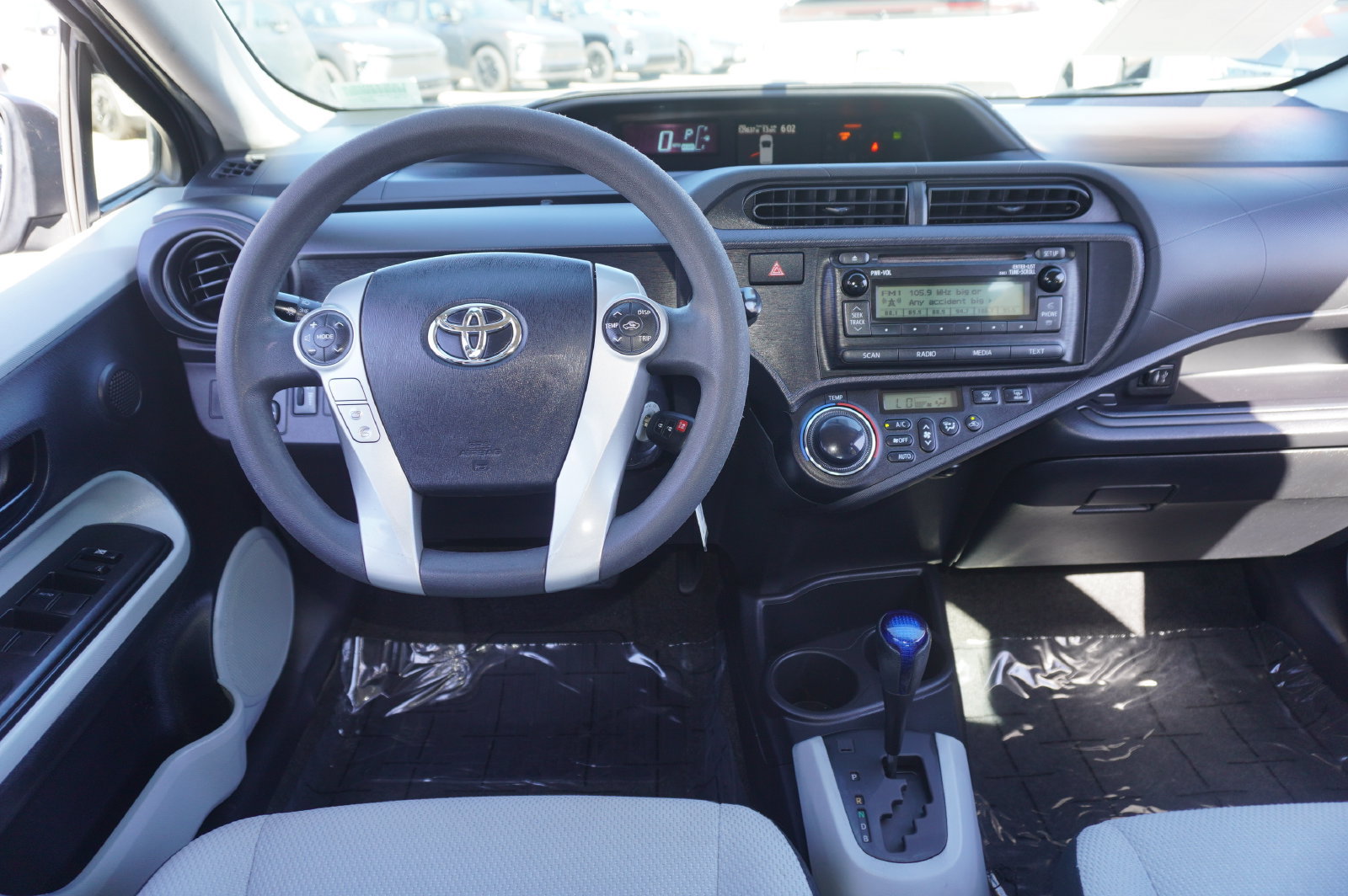 Used 2014 Toyota Prius C One FWD image 10